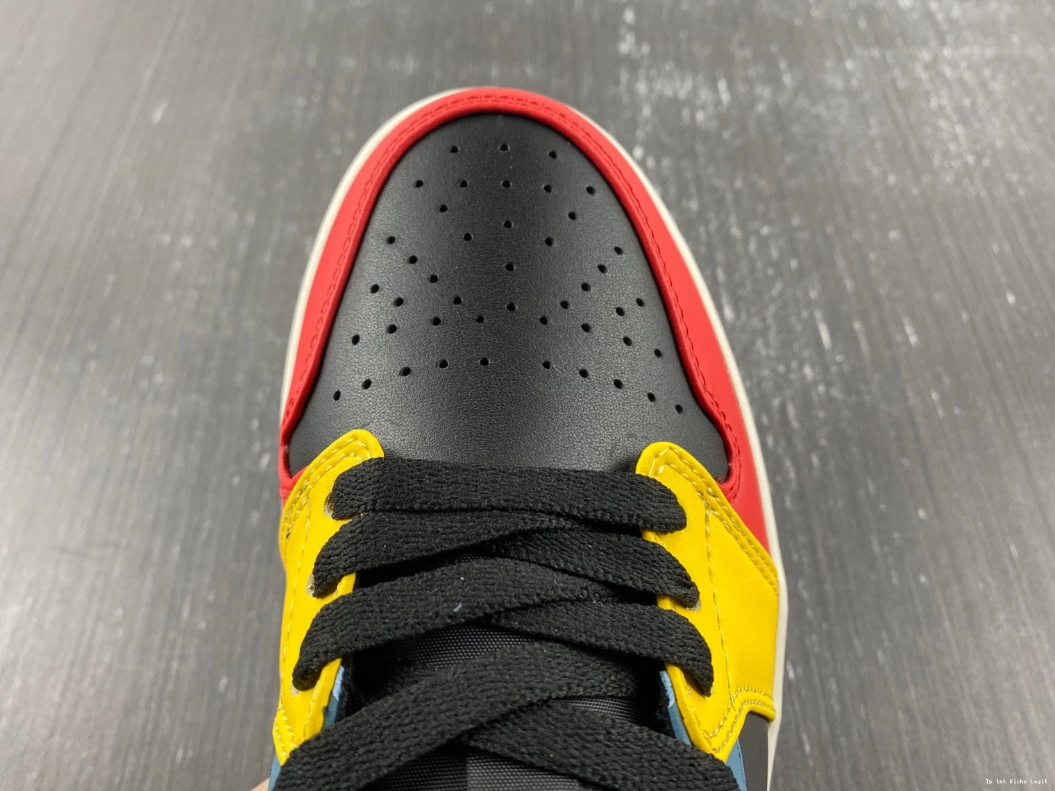 DN3739-060 Multi-Color Low (W) Black Jordan SE - Air 1 0109